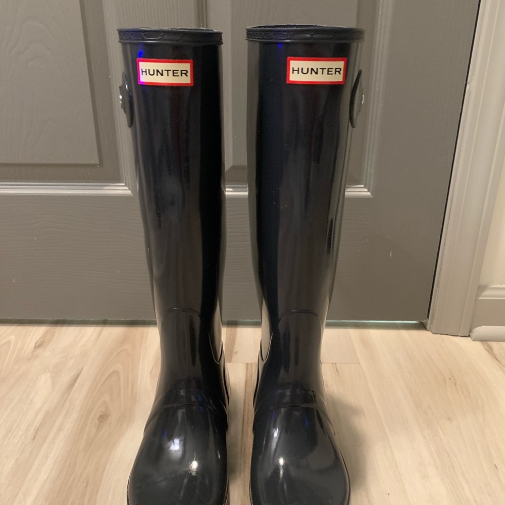 Lightly used hunter rain boots in slate blue/grey